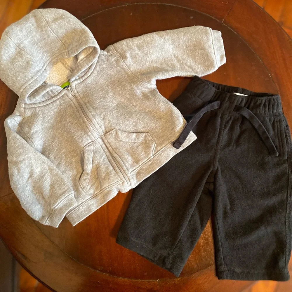 🧩3/$20 Old Navy Grey Zip Up Hoodie Black Fleece Pants Size 6-12 Months